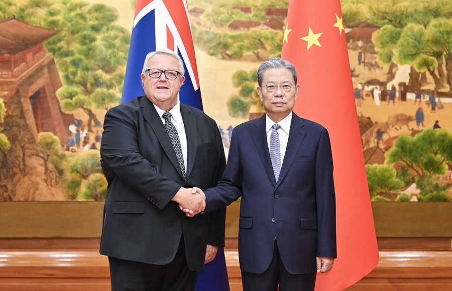 كبير المشرعين الصينيين يعقد محادثات مع رئيس مجلس النواب النيوزيلندي