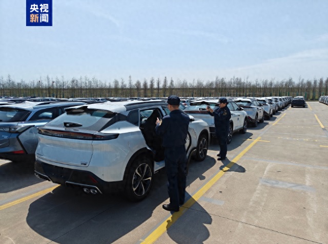 مركبات الطاقة الجديدة تدفع زيادة صادرات السيارات في شانغهاي خلال الربع الأول