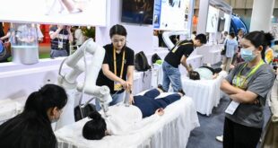 منتجات ذكاء اصطناعي معروضة خلال الدورة السادسة من معرض الصين الدولي للمنتجات الاستهلاكية