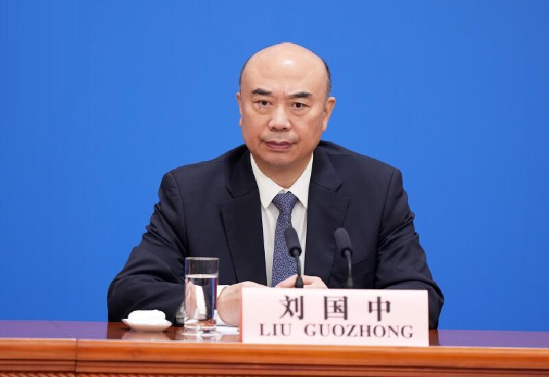 نائب رئيس مجلس الدولة الصيني يؤكد على أهمية تحديث شبكات إمداد المياه وحماية الأنهار
