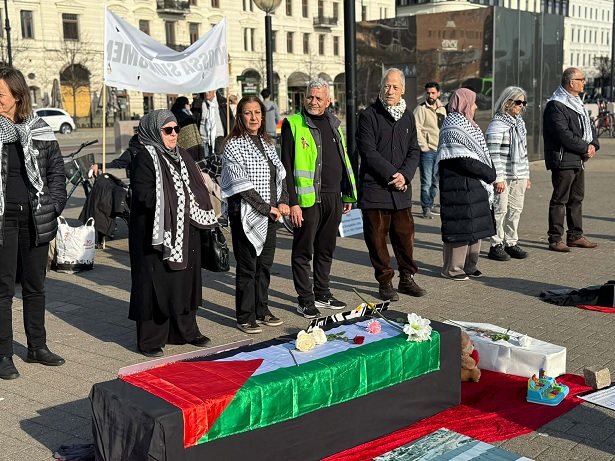 وقفة غضب في هيلسنجبوري نصرةً لـيوم الأسير الفلسطيني