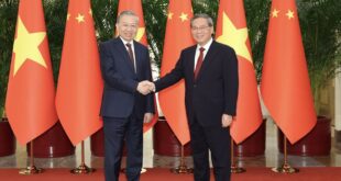 رئيس مجلس الدولة الصيني: الصين تعتزم تعزيز الارتباطية مع فيتنام في السكك الحديد القياسية والطرق السريعة والموانئ الذكية