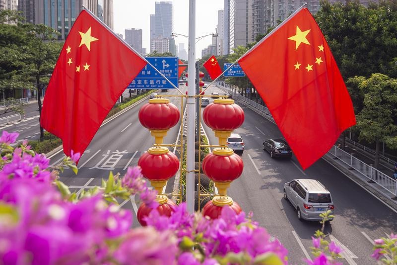 مسؤولون حكوميون عرب يستكشفون التطور الرقمي والذكي في شمال غربي الصين