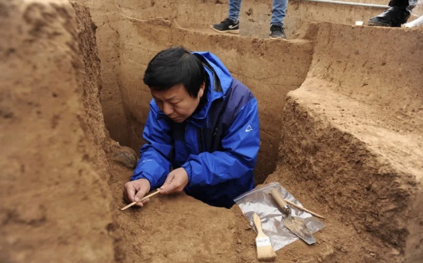 اكتشاف مقبرة تعود للقرن الرابع الميلادي في شمال غربي الصين

