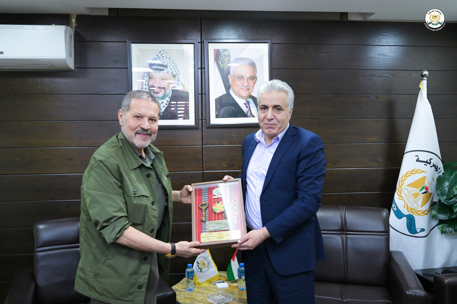 قائد جهاز الضابطة الجمركية اللواء إياد بركات يستقبل السيد ياسر عباس الممثل الخاص لفخامة الرئيس محمود عباس