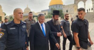 بن غفير ومجموعة من المستوطنين يقتحمون المسجد الأقصى