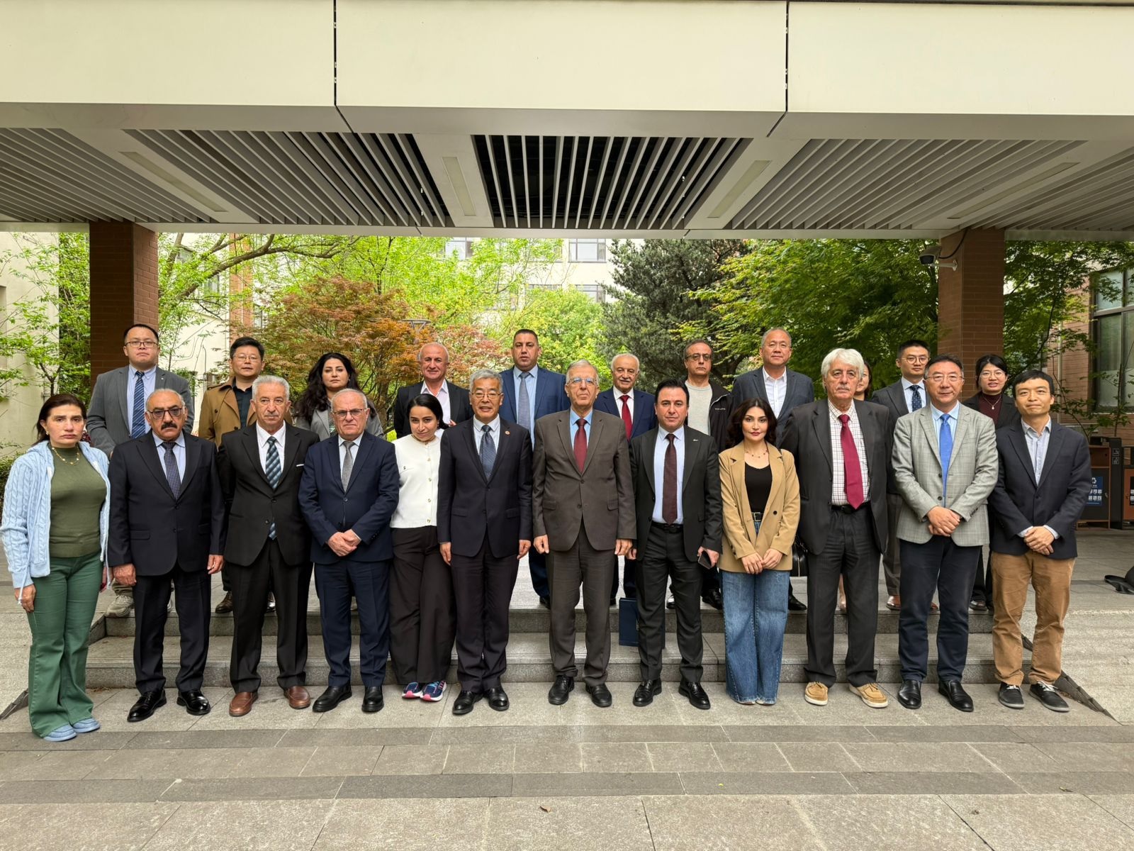 محمد علوش يزور المدرسة الحزبية للحزب الشيوعي الصيني في شنغهاي ويبحث آفاق التعاون والتبادل المعرفي