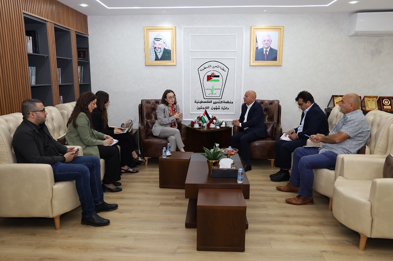 أحمد أبو هولي يبحث مع القنصل البلجيكي أزمة "الأونروا" المالية وأوضاع المخيمات