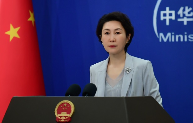 الصين تنتقد تصريحات السفير الأمريكي السابق لدى الصين بشأن إيران وفنزويلا