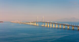 جسر هونغ كونغ-تشوهاي-ماكاو يسجل رقما قياسيا في التدفق اليومي للمركبات