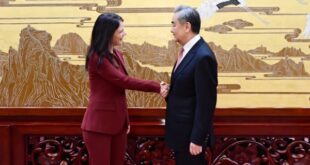 وزير الخارجية الصيني يدعو إلى مواجهة التيارات المتضاربة بالتضامن وإعادة تنشيط الأمم المتحدة