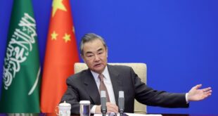 وزير الخارجية الصيني وانغ يي يقول إن مضيق هرمز سيظل غير مستقر ما لم تنته الحرب