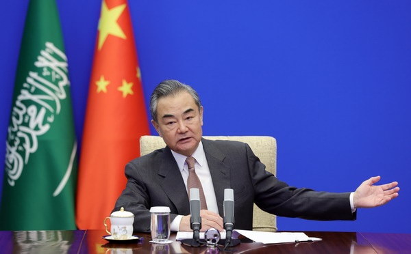 وزير الخارجية الصيني : مضيق هرمز سيظل غير مستقر ما لم تنته الحرب