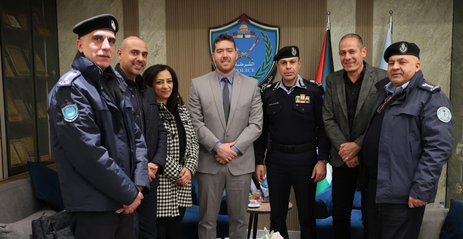 مدير عام الشرطة اللواء علام السقا يناقش إطلاق مشروع المختبر الجنائي مع الممثلية الكندية