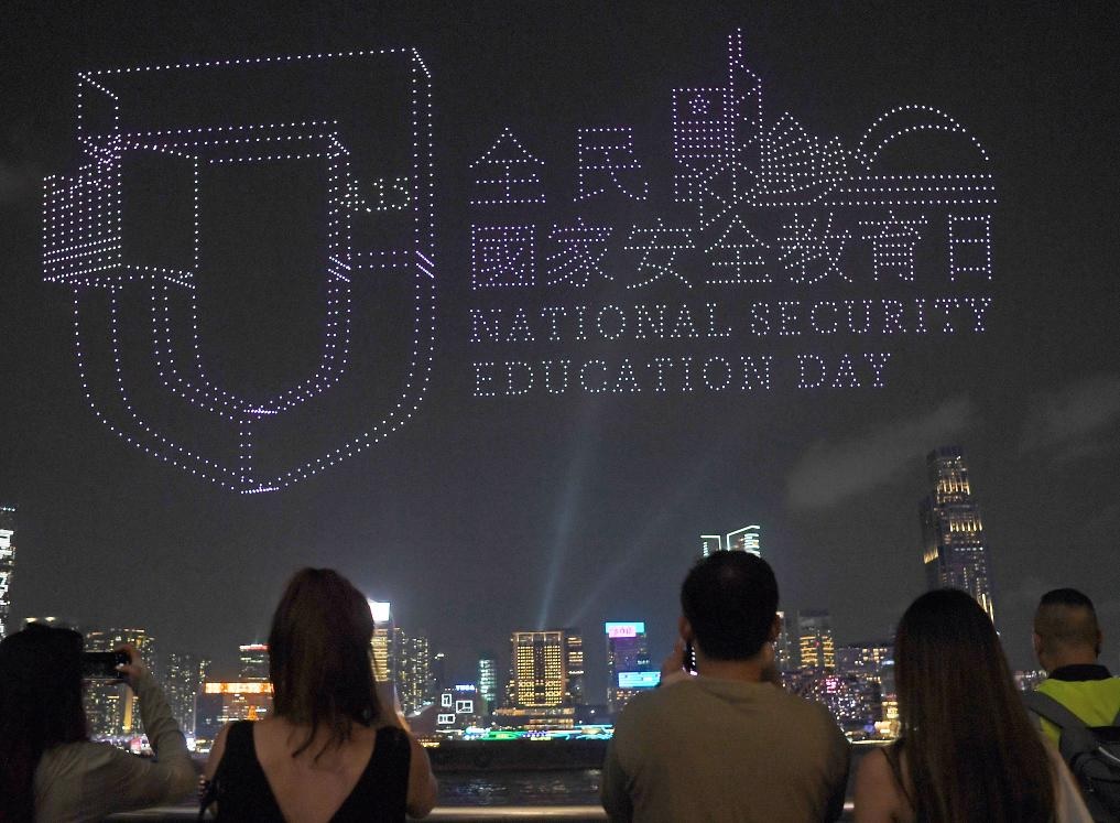 عرض لطائرات بدون طيار بمناسبة يوم التوعية بالأمن القومي