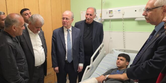 رئيس الوزراء يعود جرحى قرية المغير في المستشفى الاستشاري