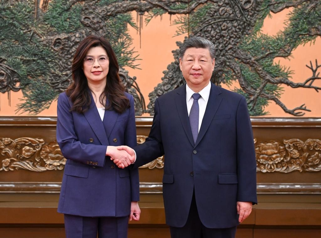 شي يلتقي رئيسة حزب الكومينتانغ الصيني تشنغ لي-وون في بكين