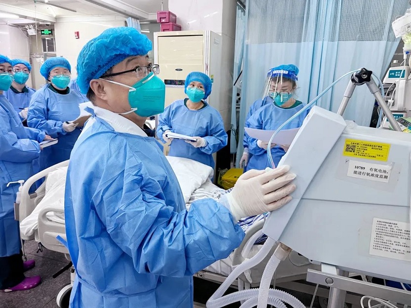 خبير طبي صيني يمنح وسام سيتارة باكستان