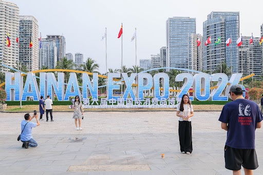 إقبال عربي على معرض الصين الدولي للمنتجات الاستهلاكية في هاينان يعزز حضور المنتجات العربية في سوق الاستهلاك الراقي الصينية