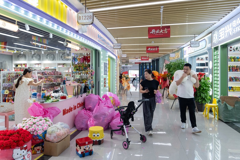 510 مليارات دولار أمريكي.. تجارة البيع بالجملة والتجزئة في الصين تحقق نموا مطردا خلال الربع الأول