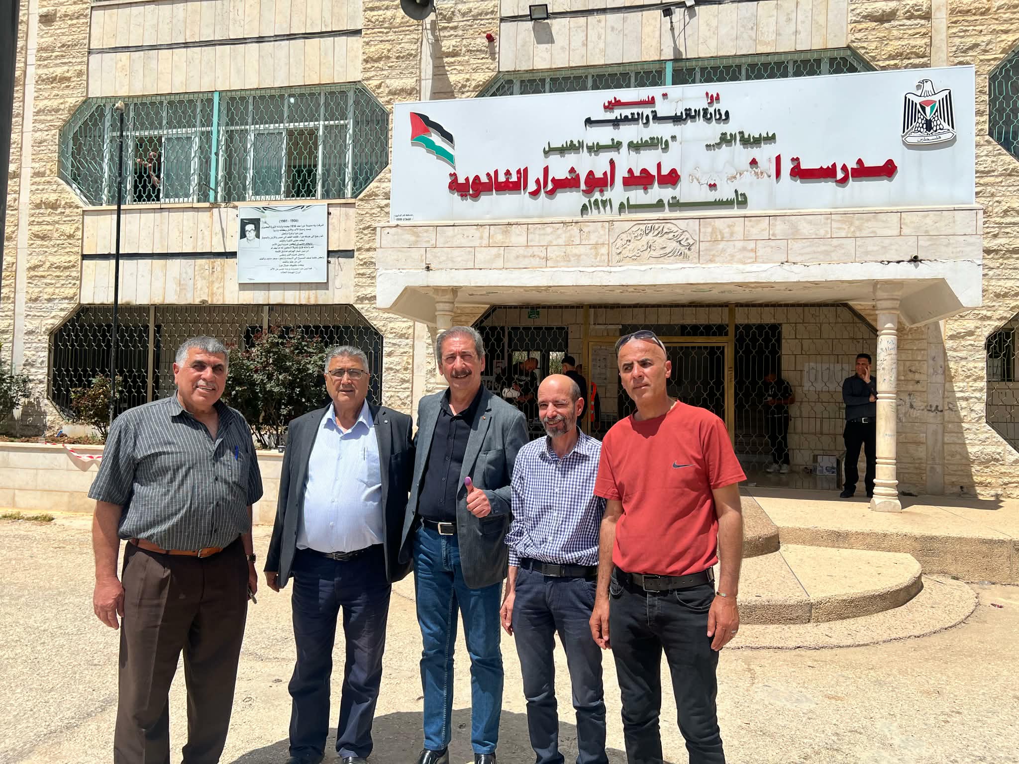 وفد قيادي من النضال الشعبي يتفقد سير العملية الانتخابية في محافظة الخليل