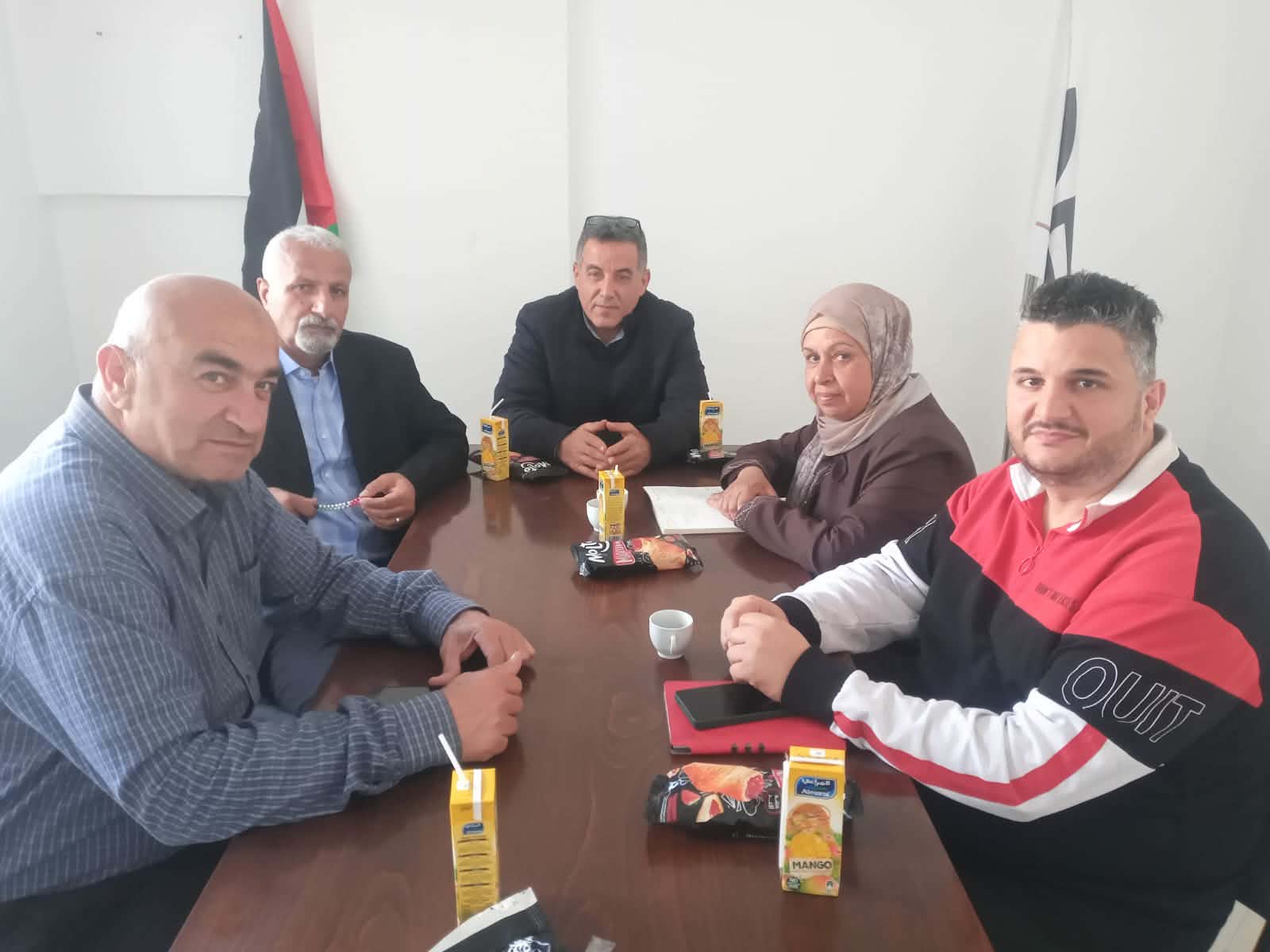 تجسيداً للعلاقات التاريخية : نقابة الغزل والنسيج تبحث آفاق الشراكة مع اتحاد الصناعات الفلسطينية