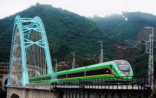 سكة حديد الصين-لاوس تسجل أكثر من 70 مليون رحلة مسافرين