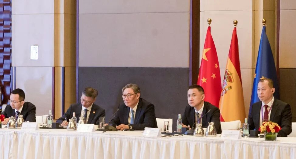 الصين وإسبانيا تعمقان التعاون في الابتكار وسلاسل الصناعة