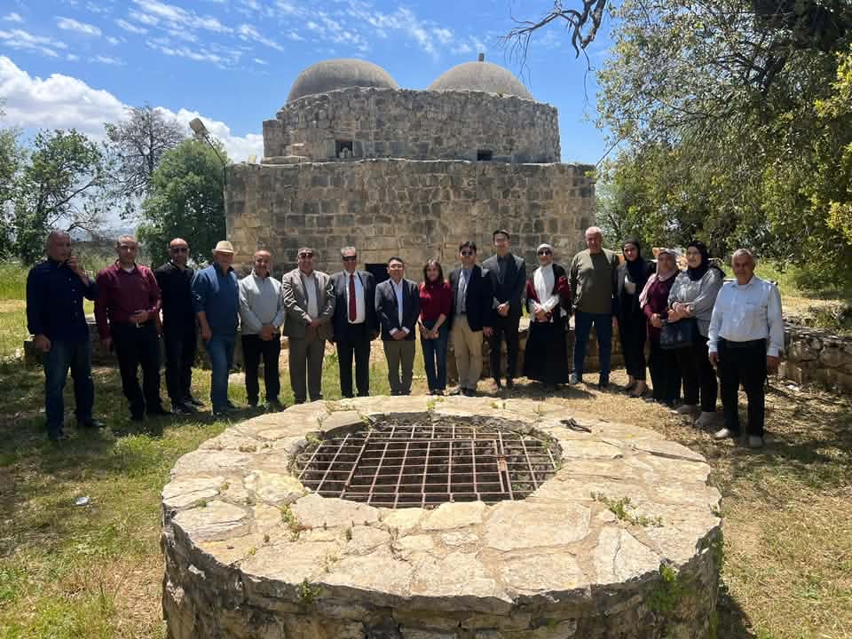 محمد علوش يرافق وفداً من السفارة الصينية في زيارة تفقدية إلى بلدة عطارة