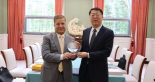 سفير فلسطين لدى الصين جواد عواد يلتقي مسؤولا في الحزب الشيوعي الصيني ويطلعه على آخر التطورات