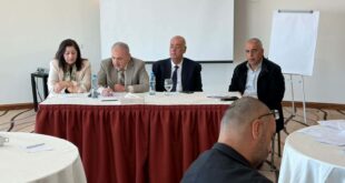 "الطاولة المستديرة" تختتم أعمالها بدعوة لإحياء اللجنة الوطنية لتعليم الكبار في فلسطين