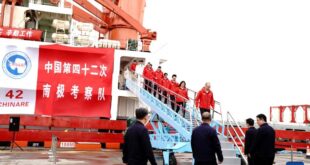 كاسحة الجليد شيويهلونغ الصينية تعود من بعثة استكشافية مثمرة للقطب الجنوبي