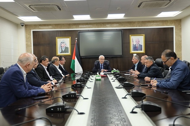 وزير الصحة يؤكد أهمية تعزيز التعاون مع مؤسسات المجتمع المحلي