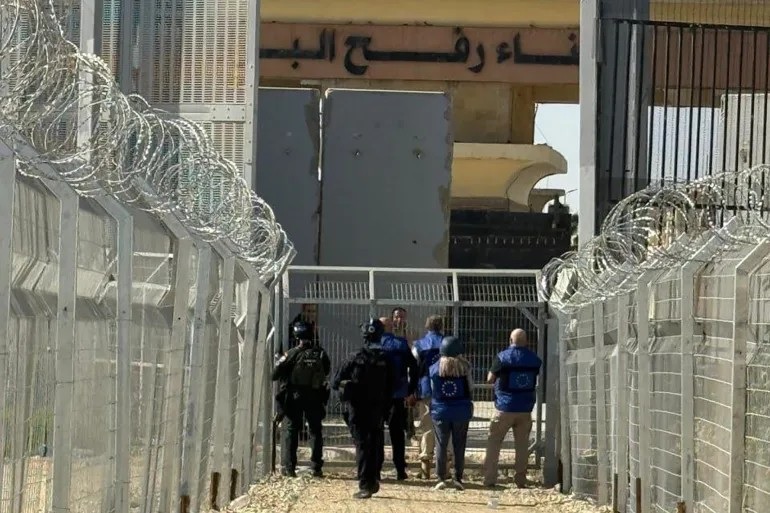 الاحتلال يمنع سفر الحالات الإنسانية أو عودتهم من الخارج عبر معبر رفح