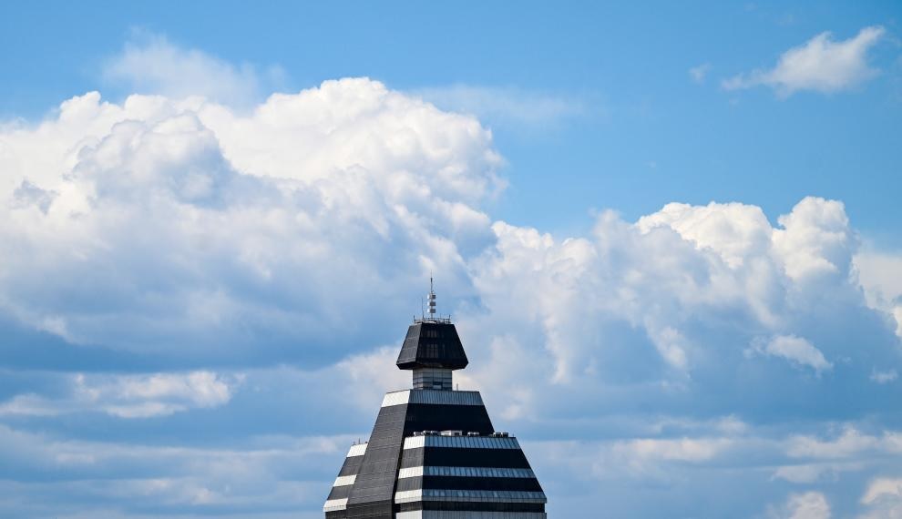 سماء زرقاء في العاصمة الصينية بكين