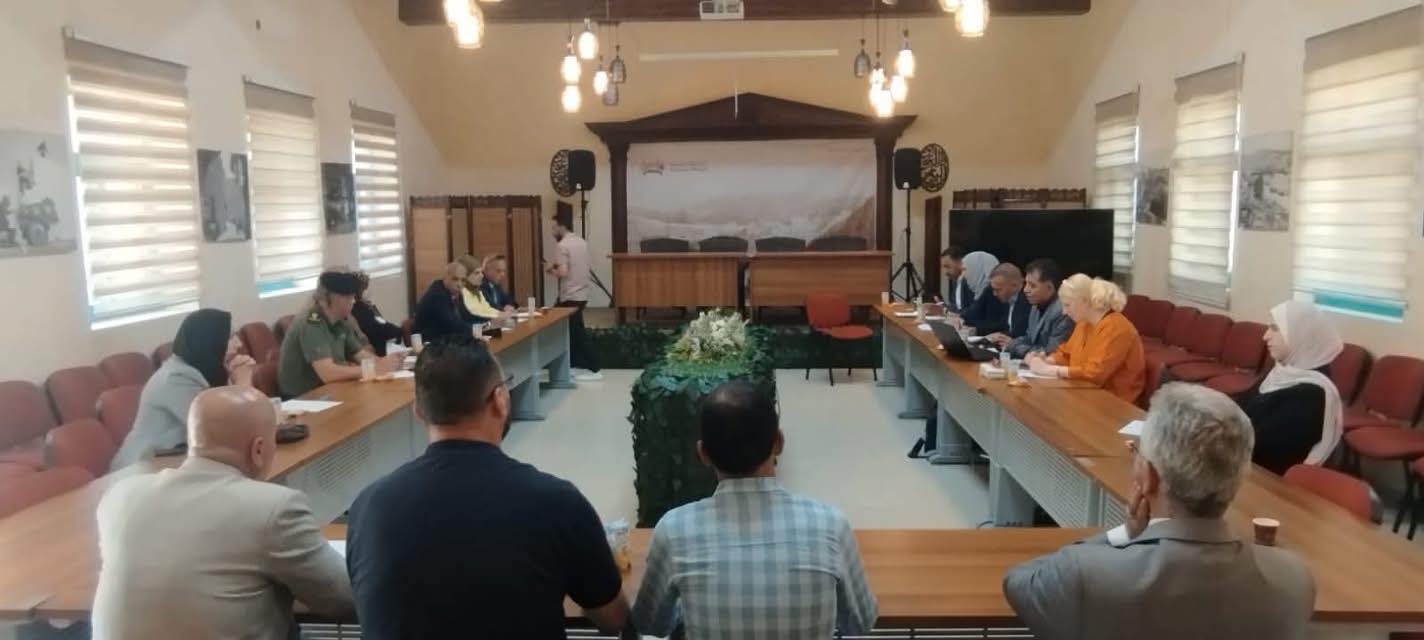 لقاء ثقافي أدبي بمركز إسعاد الطفولة بمدينة الخليل