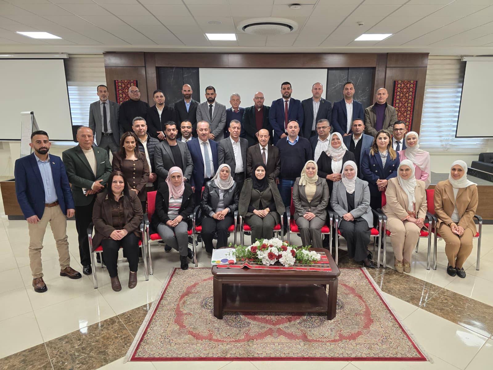 المدرسة الوطنية الفلسطينية للإدارة تستضيف اللواء ناصر عدوي في لقاء خاص مع متدربي برنامج إعداد القادة
