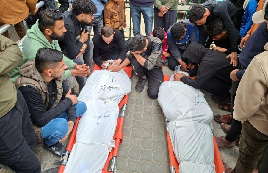استشهاد مواطن وطفل في خانيونس جنوب قطاع غزة