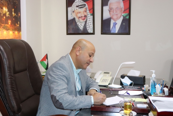 أحمد أبو هولي يدعو إلى الضغط على الاحتلال لوقف جرائمه وفتح المعابر وضمان حرية الحركة والعمل دون قيود