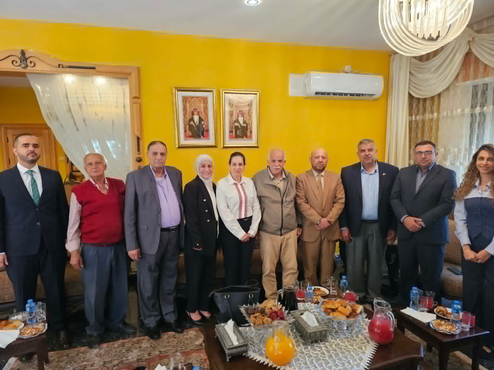 وفد من هيئة العمل الوطني والأهلي والغرفة التجارية في القدس يلتقي السفير العُماني وطاقم السفارة في بيت السفير برام الله