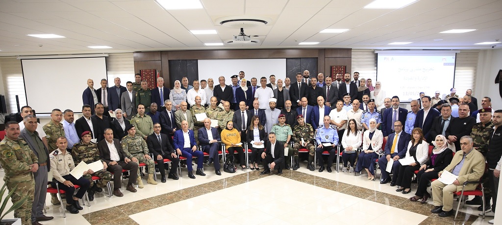 المدرسة الوطنية للإدارة تُخرج المشاركين في برنامج الإدارة والقيادة
