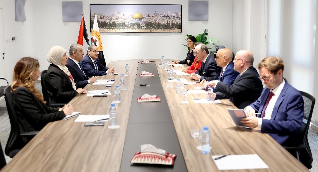 نائب الرئيس حسين الشيخ يبحث مع وفد رسمي من الخارجية الألمانية آخر التطورات