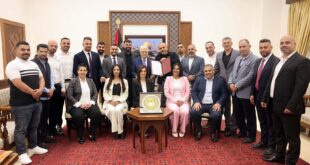 الرئيس محمود عباس يمنح مؤسسة حماة الفتح درع دولة فلسطين