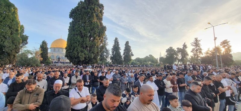 140 ألف مصلٍّ يؤدّون صلاة عيد الأضحى في رحاب المسجد الأقصى المبارك 
