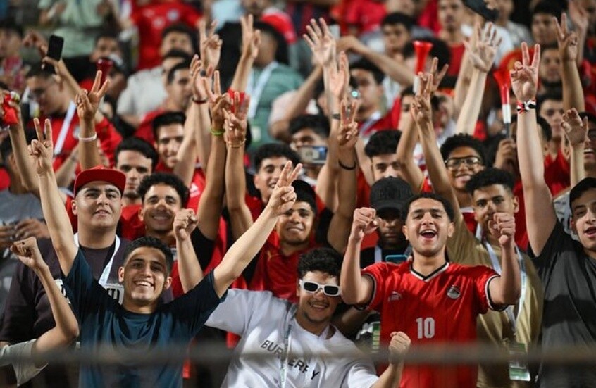 بعد الخسارة في القاهرة .. لاعبو روسيا يشتكون من الجماهير المصرية