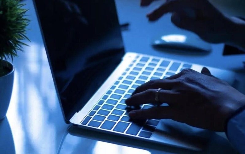 الشرطة الصينية والأمريكية والإماراتية تنفذ أول عملية مشتركة لمكافحة الاحتيال الإلكتروني العابر للحدود
