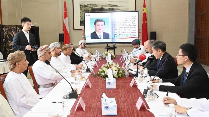 إقامة ندوة "التمسك بمبدأ حل النزاعات بالوسائل السياسية والدبلوماسية" في سلطنة عُمان