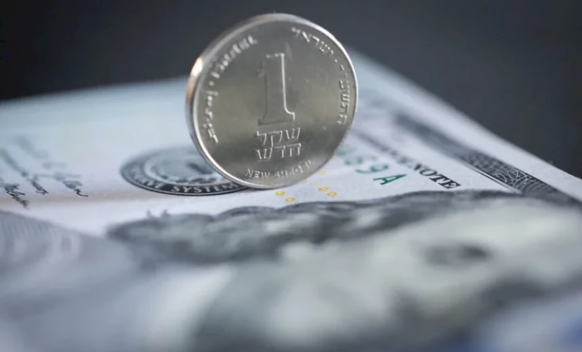 بنك إسرائيل لا يتدخل لمواجهة تراجع الدولار… "تجنبا لإغضاب ترامب"