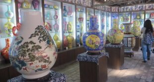 مدينة البورسلين الصينية العريقة تضخ حيوية جديدة في صناعة البورسلين عبر التبادل الحضاري والابتكار
