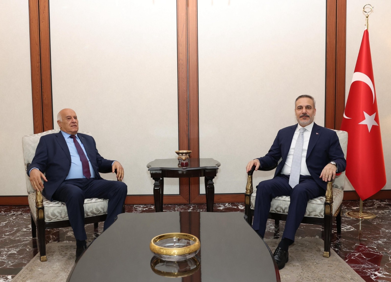 جبريل الرجوب يبحث مع وزير الخارجية التركي مجمل التطورات الفلسطينية